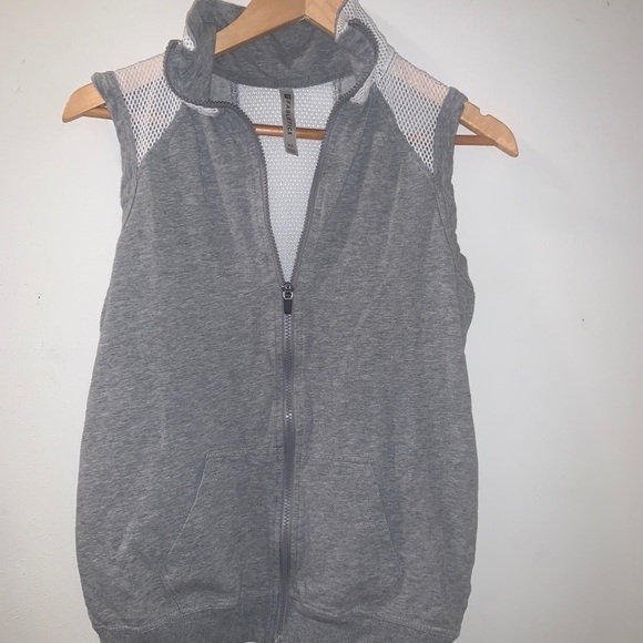 Fabletics Temecula grey mesh vest - Picture 5 of 8
